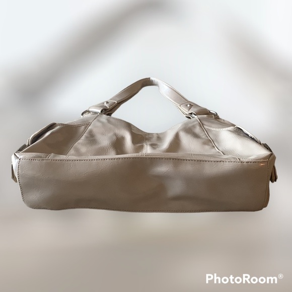 Kenneth Cole Reaction Vegan Leather Purse - Picture 4 of 10